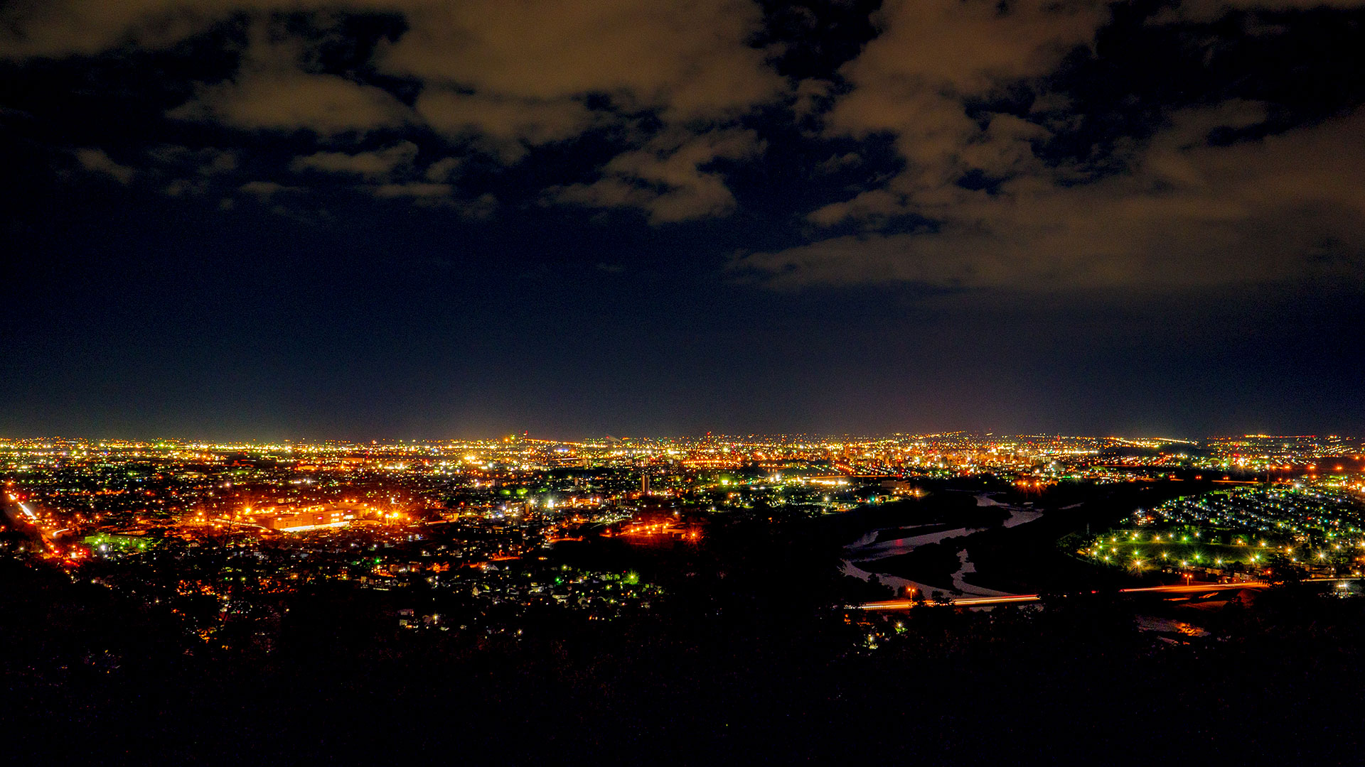 夜景もロマンチックでおすすめ 旭川市街地が一望できる 嵐山展望台 Domingo
