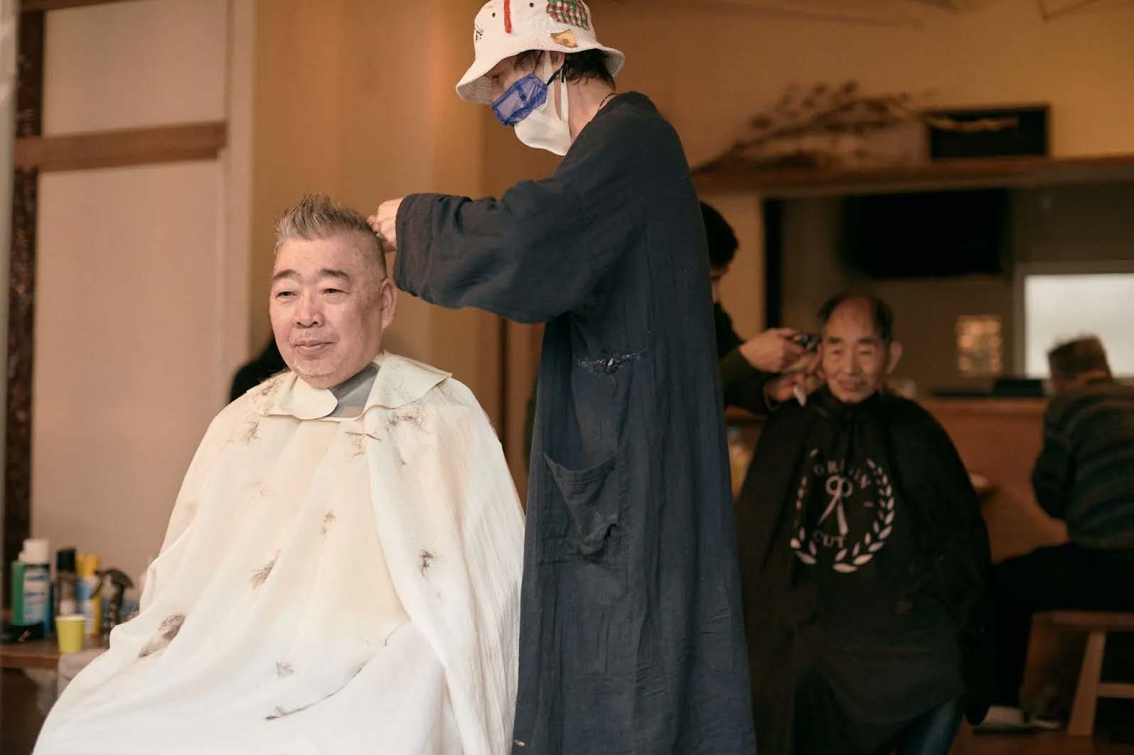 ヘアカットの様子
